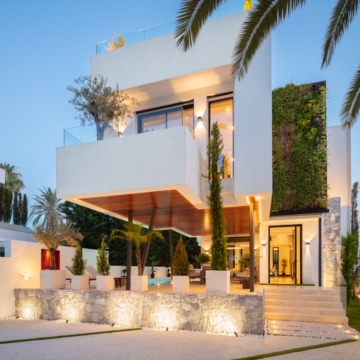 Modern villa in Casa Blanca Beach, the heart of The Golden Mile Marbella Picture 0