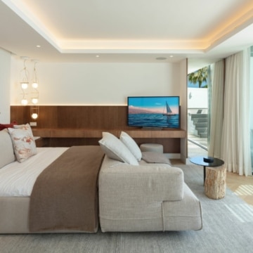 Enchanting duplex penthouse nestled on the frontline of Puente Romano’s Beach on the Marbella Golden Mile Picture 6