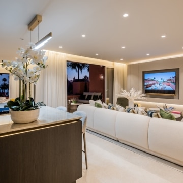 Newly renovated penthouse set in the exclusive beachfront community of Cabo Bermejo Picture 10