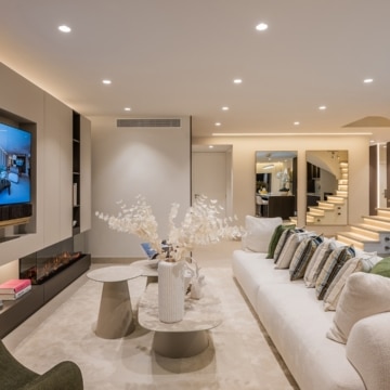 Newly renovated penthouse set in the exclusive beachfront community of Cabo Bermejo Picture 12