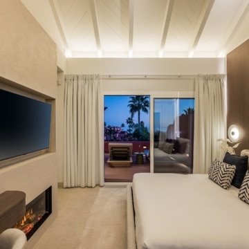 Newly renovated penthouse set in the exclusive beachfront community of Cabo Bermejo Picture 14