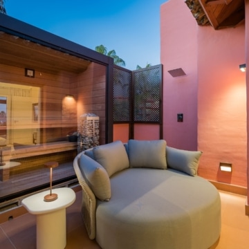 Newly renovated penthouse set in the exclusive beachfront community of Cabo Bermejo Picture 16