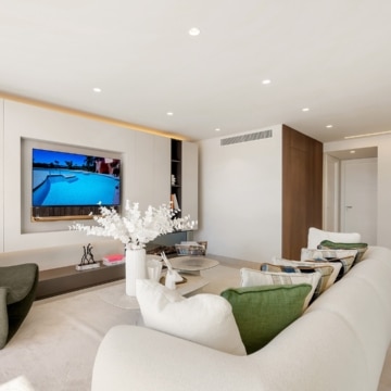 Newly renovated penthouse set in the exclusive beachfront community of Cabo Bermejo Picture 18