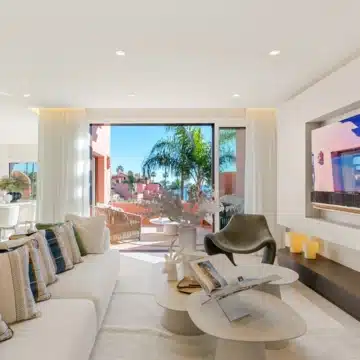 Newly renovated penthouse set in the exclusive beachfront community of Cabo Bermejo Picture 6