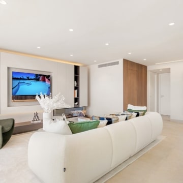 Newly renovated penthouse set in the exclusive beachfront community of Cabo Bermejo Picture 17