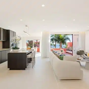 Newly renovated penthouse set in the exclusive beachfront community of Cabo Bermejo Picture 7