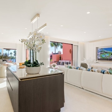 Newly renovated penthouse set in the exclusive beachfront community of Cabo Bermejo Picture 9