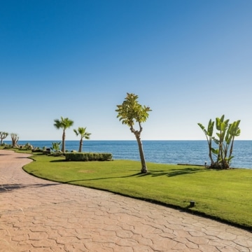 Newly renovated penthouse set in the exclusive beachfront community of Cabo Bermejo Picture 46