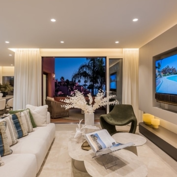 Newly renovated penthouse set in the exclusive beachfront community of Cabo Bermejo Picture 5