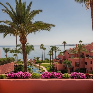 Fully renovated beachfront penthouse in Cabo Bermejo, Estepona Picture 16
