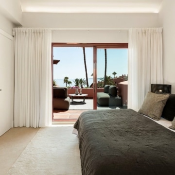 Fully renovated beachfront penthouse in Cabo Bermejo, Estepona Picture 19