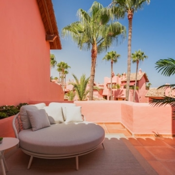 Fully renovated beachfront penthouse in Cabo Bermejo, Estepona Picture 8