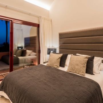 Fully renovated beachfront penthouse in Cabo Bermejo, Estepona Picture 32