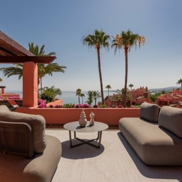 Fully renovated beachfront penthouse in Cabo Bermejo, Estepona Picture 0