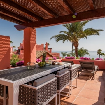 Fully renovated beachfront penthouse in Cabo Bermejo, Estepona Picture 10