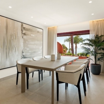 Fully renovated beachfront penthouse in Cabo Bermejo, Estepona Picture 14