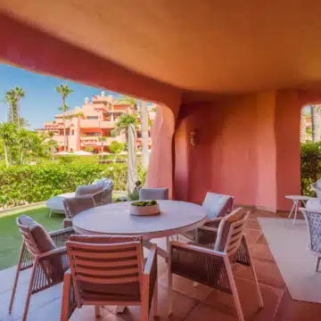 Stunning newly renovated beachfront apartment in Torre Bermeja on the New Golden Mile, Estepona Picture 8