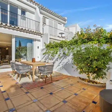 Masterfully renovated townhouse in Peñablanca, Aloha Nueva Andalucia Picture 21