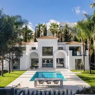 Stunning newly renovated detached villa in El Paraiso with beautiful gardens, large swimming pool and outdoor barbecue area Picture 19