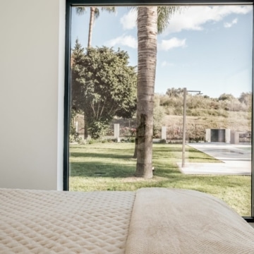 Stunning newly renovated detached villa in El Paraiso with beautiful gardens, large swimming pool and outdoor barbecue area Picture 2