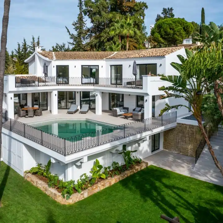 Beautiful mediterranean villa with modern interior in El Paraiso, Estepona Picture