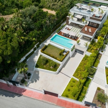 Newly built contemporary style modern villa in the coveted Golf Valley of Nueva Andalucía Picture 17