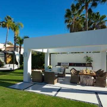 An opulent villa situated in the heart of the Golf Valley in Nueva Andalucia, Marbella Picture 9