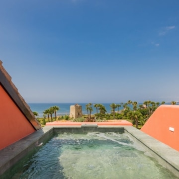 Spectacular beachfront duplex penthouse in Torre Bermeja on the New Golden Mile, Estepona Picture 15