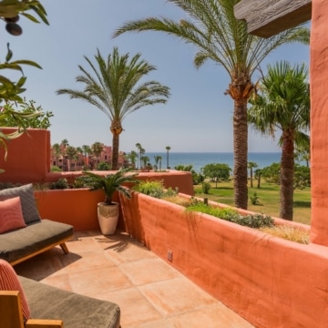 Spectacular beachfront duplex penthouse in Torre Bermeja on the New Golden Mile, Estepona Picture 8