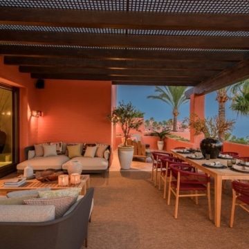 Spectacular beachfront duplex penthouse in Torre Bermeja on the New Golden Mile, Estepona Picture 2