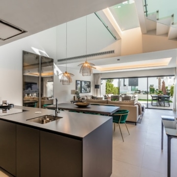 The Island Estepona-Luxury townhouse with sea and mountain views in frontline beach residence Picture 0
