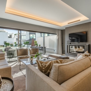 The Island Estepona-Luxury townhouse with sea and mountain views in frontline beach residence Picture 13