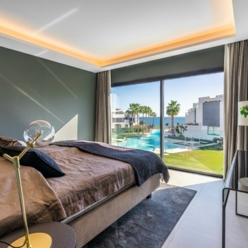 The Island Estepona-Luxury townhouse with sea and mountain views in frontline beach residence Picture 16
