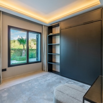 The Island Estepona-Luxury townhouse with sea and mountain views in frontline beach residence Picture 5