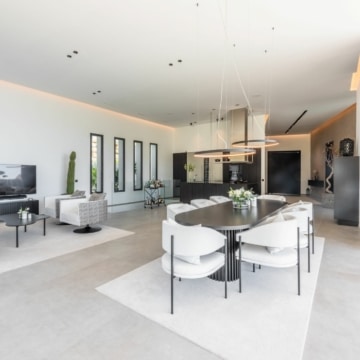 Gorgeous new villa located in the gated community of Lomas de La Quinta, Benahavis Picture 2