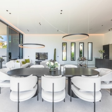 Gorgeous new villa located in the gated community of Lomas de La Quinta, Benahavis Picture 14