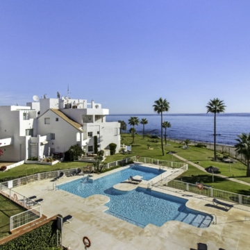 Casares del Mar front line beach key ready apartments and penthouses in Estepona Picture 0