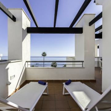 Casares del Mar front line beach key ready apartments and penthouses in Estepona Picture 17