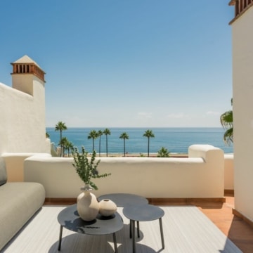 Fabulous beachfront duplex penthouse in a gated community of Bahia del Velerin, Estepona Picture 14