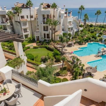 Fabulous beachfront duplex penthouse in a gated community of Bahia del Velerin, Estepona Picture 16