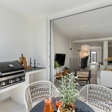 Elegant refurbished duplex townhouse situated in Aloha Golf, Marbella Picture 5