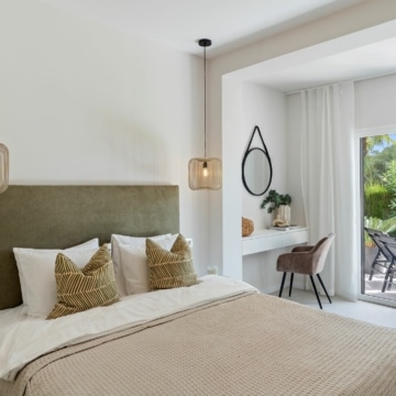 Elegant refurbished duplex townhouse situated in Aloha Golf, Marbella Picture 28