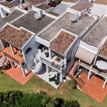 Elegant refurbished duplex townhouse situated in Aloha Golf, Marbella Picture 34
