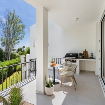 Elegant refurbished duplex townhouse situated in Aloha Golf, Marbella Picture 8