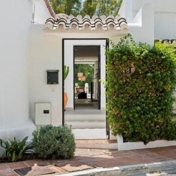 Elegant refurbished duplex townhouse situated in Aloha Golf, Marbella Picture 11