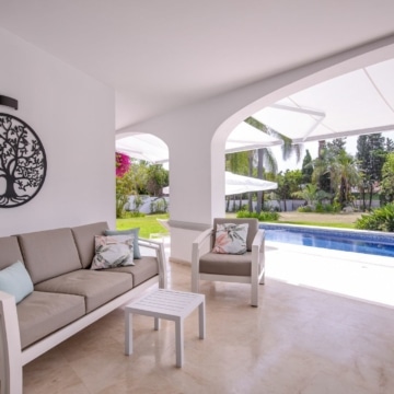 Charming villa nestled in the queit area of El Paraiso, Estepona Picture 3