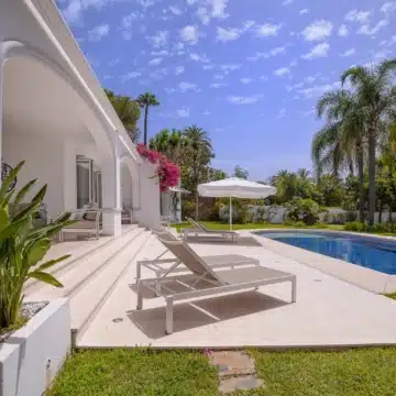 Charming villa nestled in the queit area of El Paraiso, Estepona Picture 4