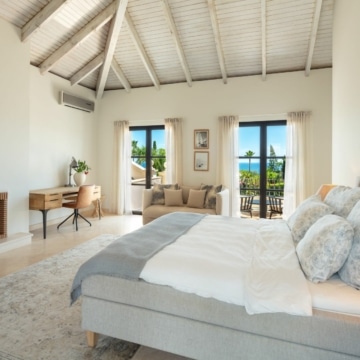 Magnificent villa with traditional Mediterranean architecture and boho-chic interiors in El Paraiso, Estepona Picture 1