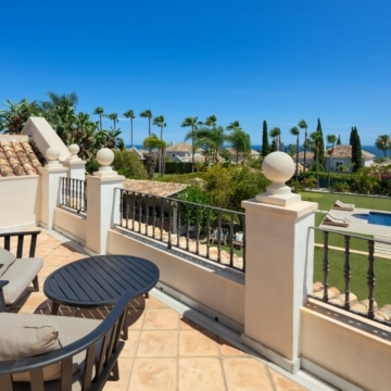 Magnificent villa with traditional Mediterranean architecture and boho-chic interiors in El Paraiso, Estepona Picture 22