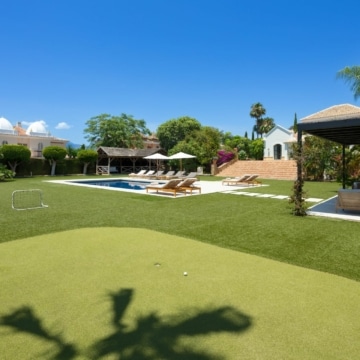 Magnificent villa with traditional Mediterranean architecture and boho-chic interiors in El Paraiso, Estepona Picture 10